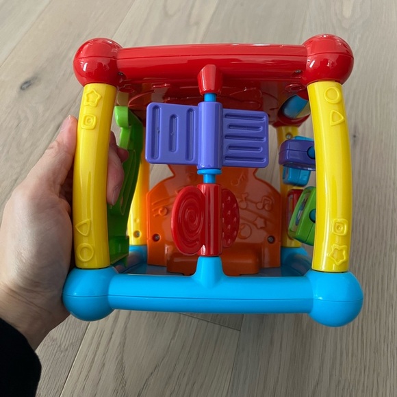 vtech Busy Learners Activity Cube - Picture 5 of 7